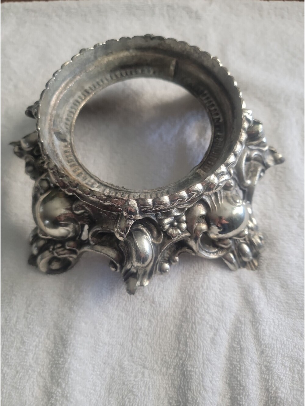 Beautiful Pitman Dreitzer Punch Bowl Metal Base